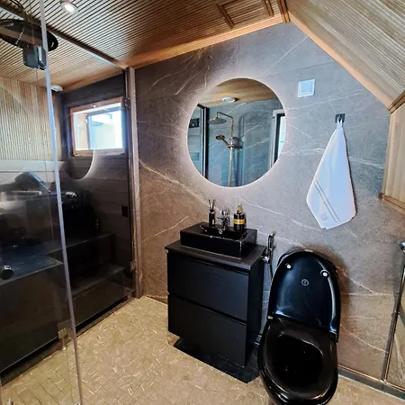 Sky Igloo With Private Sauna And Hot Tub * 레비